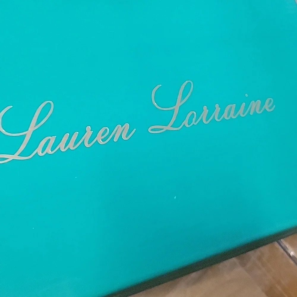 Lauren Lorraine Arrow White Sandals with Rhinestone Accents Size 7 NEW‎